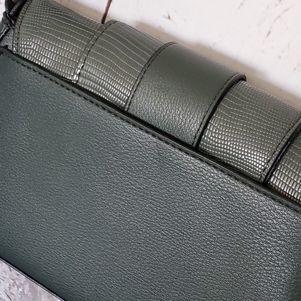 Time and Tru recycled materials vinyl snake textured shoulder bag green - Picture 5 of 16